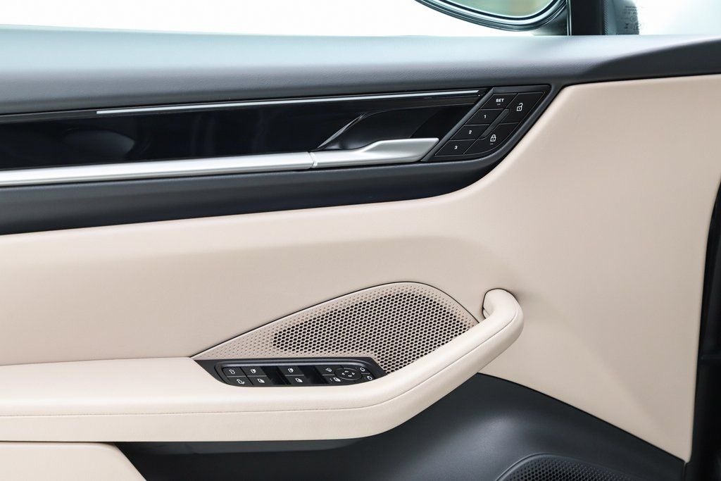 2025 Porsche Macan Electric 4S