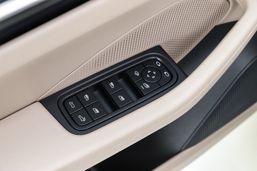 2025 Porsche Macan Electric 4S