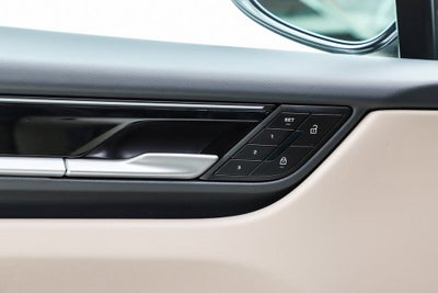 2025 Porsche Macan Electric 4S