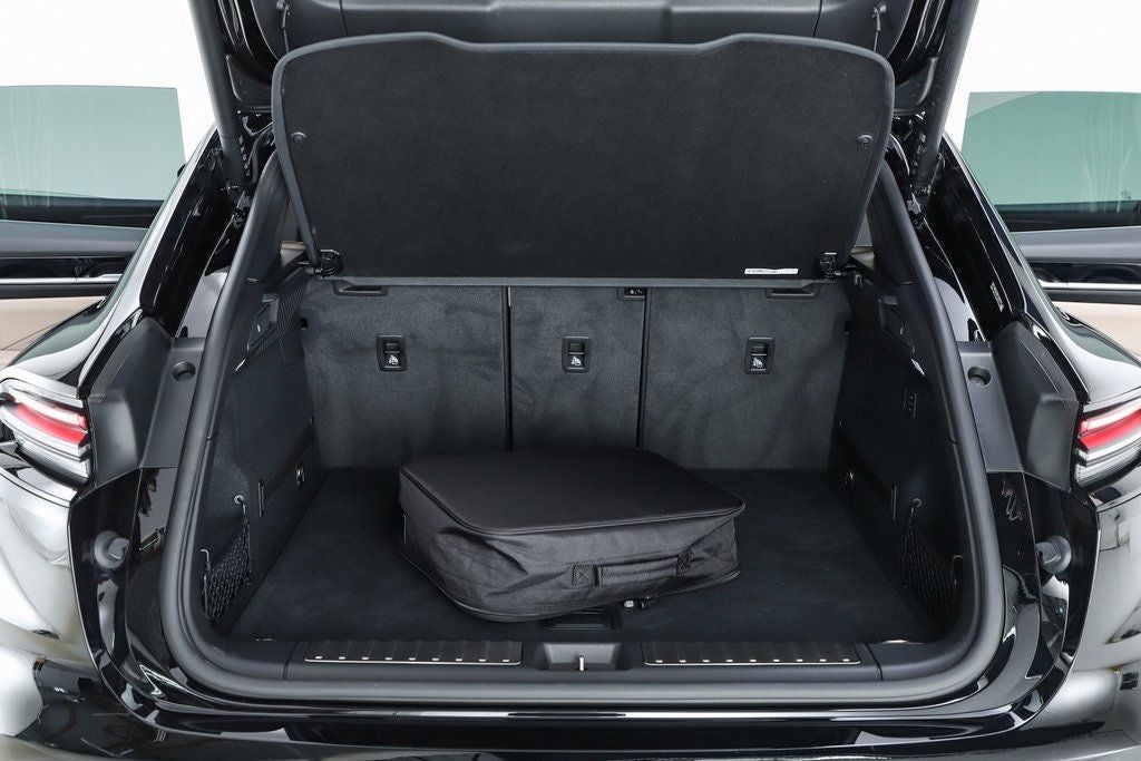 2025 Porsche Macan Electric 4S