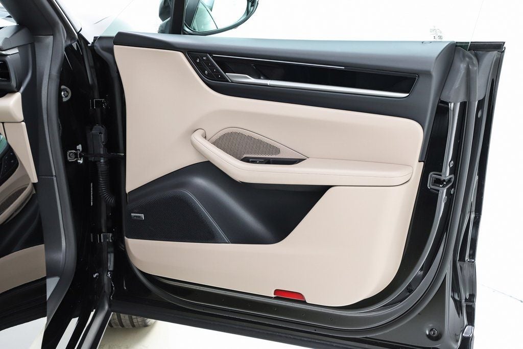 2025 Porsche Macan Electric 4S