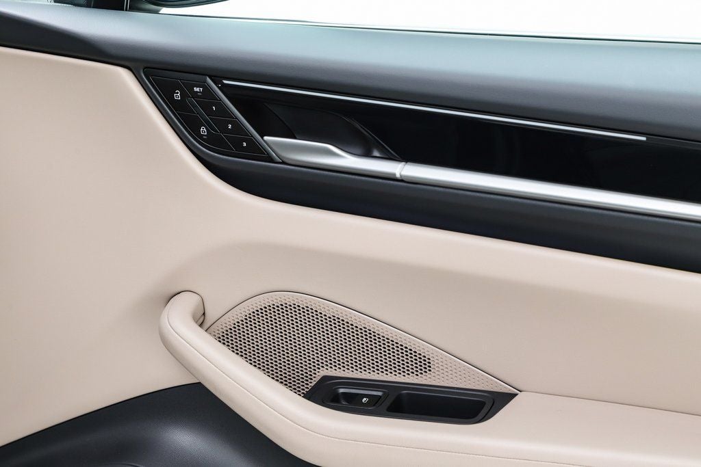 2025 Porsche Macan Electric 4S