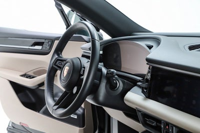2025 Porsche Macan Electric 4S
