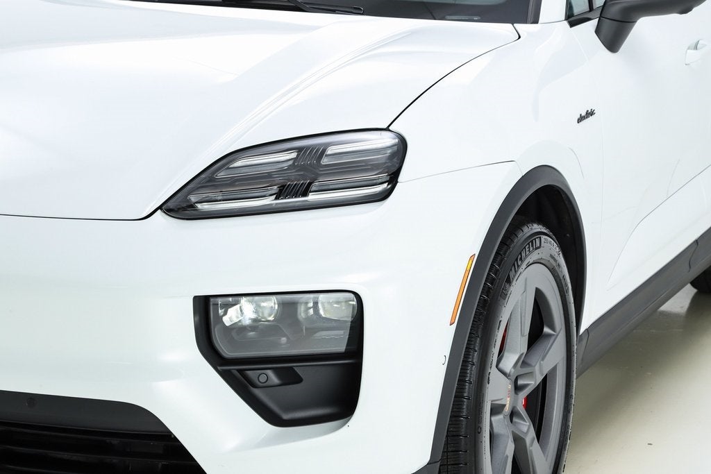 2025 Porsche Macan Electric 4S