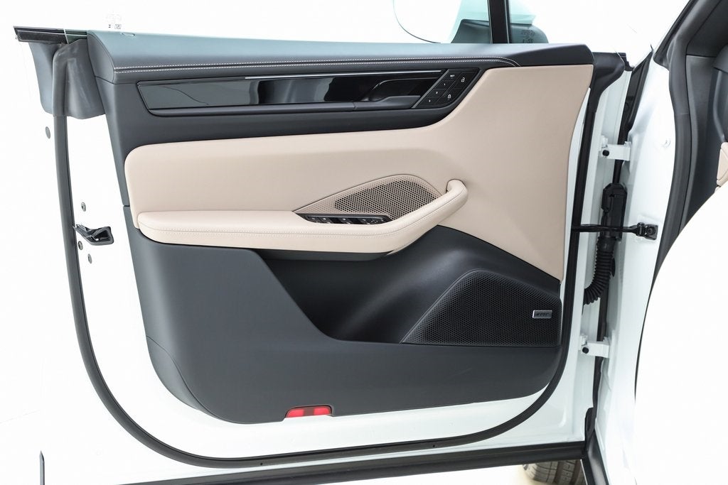 2025 Porsche Macan Electric 4S