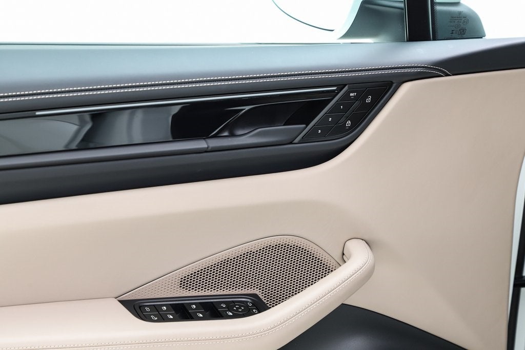 2025 Porsche Macan Electric 4S