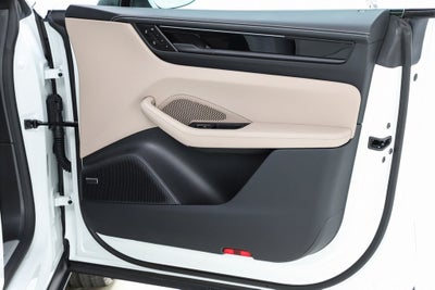 2025 Porsche Macan Electric 4S