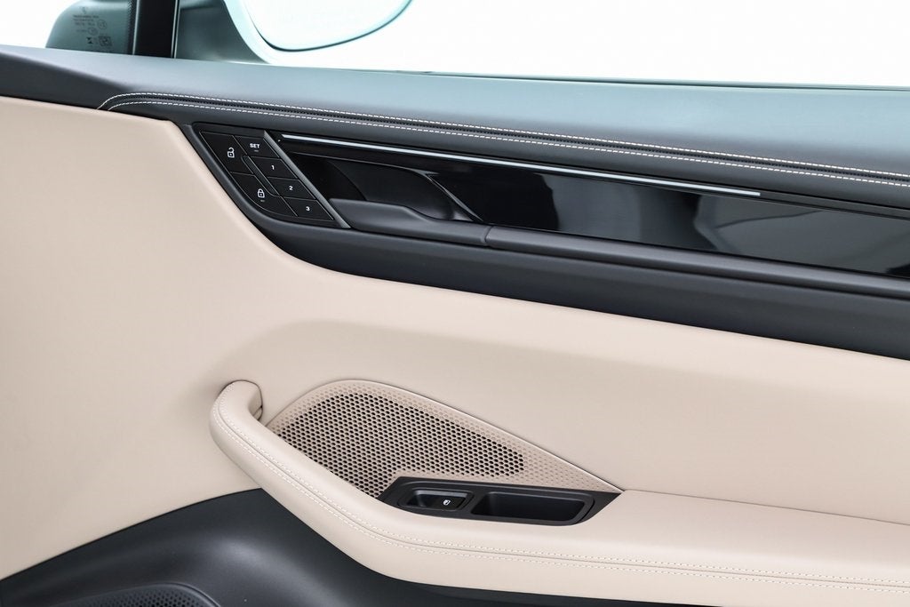 2025 Porsche Macan Electric 4S