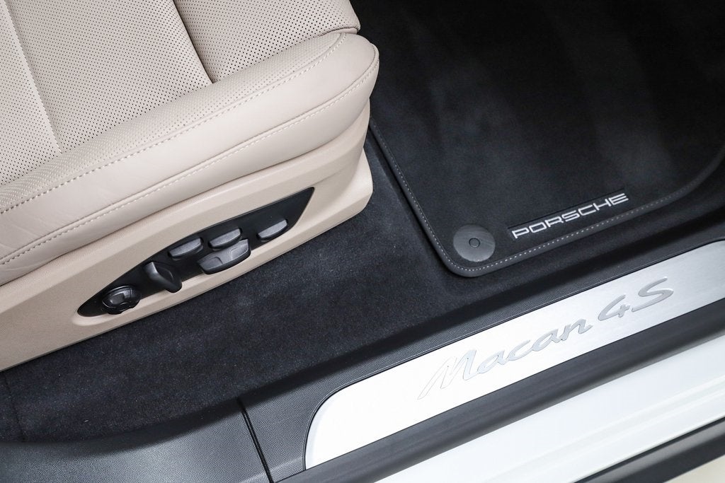 2025 Porsche Macan Electric 4S