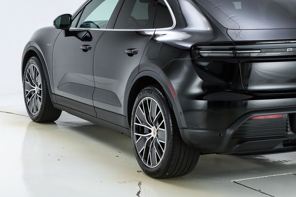 2025 Porsche Macan Electric 4S