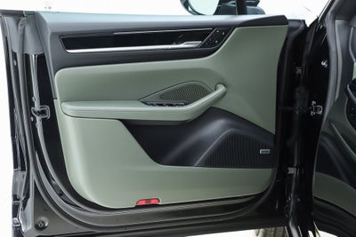 2025 Porsche Macan Electric 4S