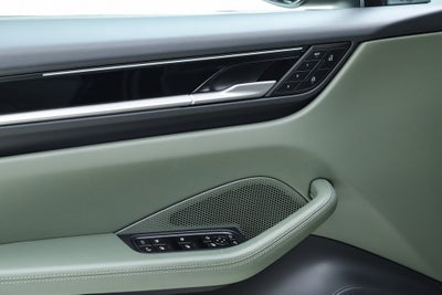 2025 Porsche Macan Electric 4S