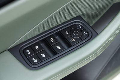 2025 Porsche Macan Electric 4S