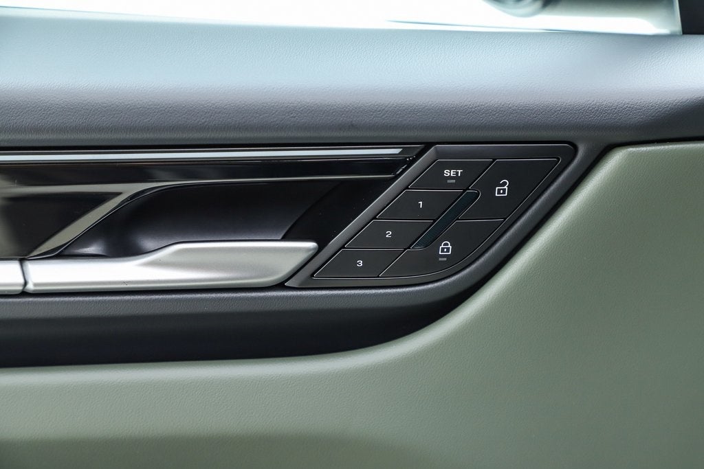 2025 Porsche Macan Electric 4S