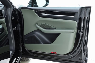 2025 Porsche Macan Electric 4S