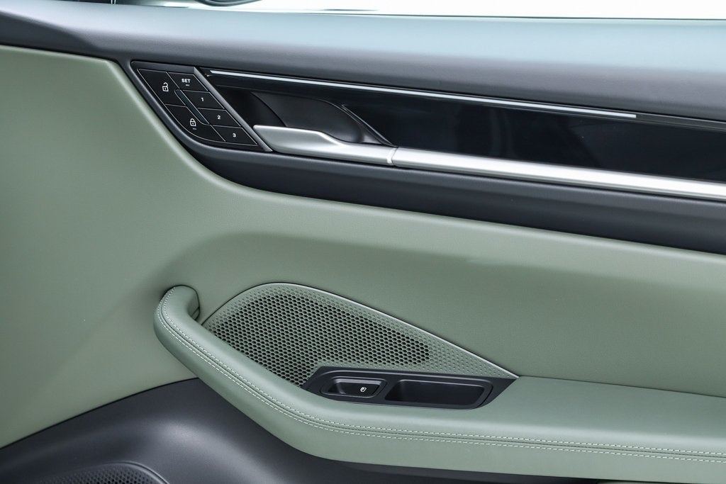 2025 Porsche Macan Electric 4S