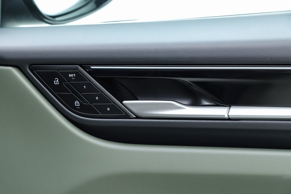 2025 Porsche Macan Electric 4S