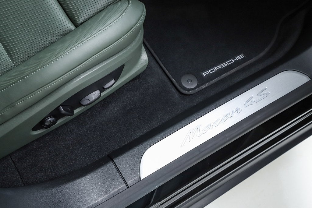 2025 Porsche Macan Electric 4S