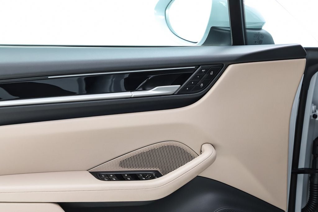 2025 Porsche Macan Electric 4S