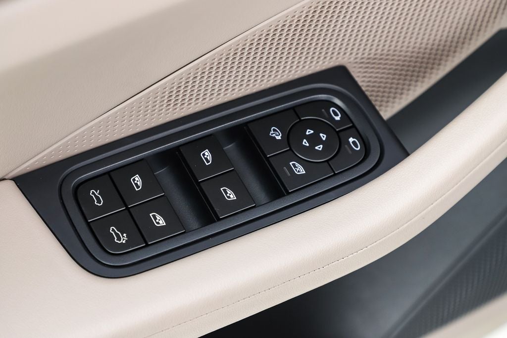2025 Porsche Macan Electric 4S