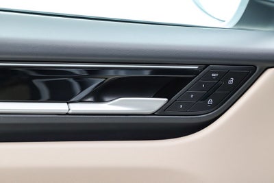 2025 Porsche Macan Electric 4S