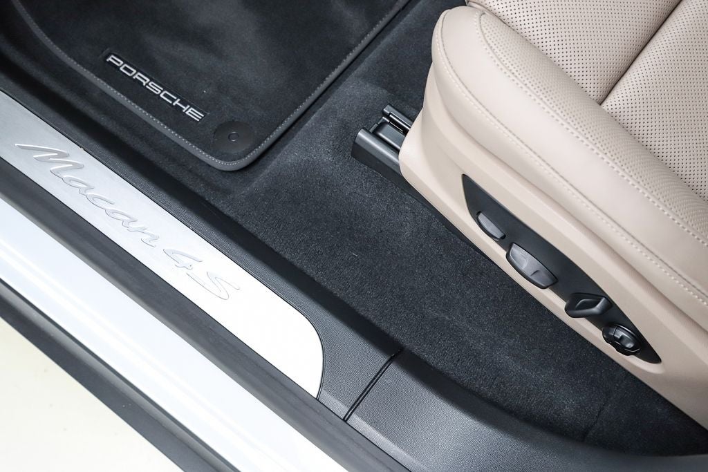 2025 Porsche Macan Electric 4S