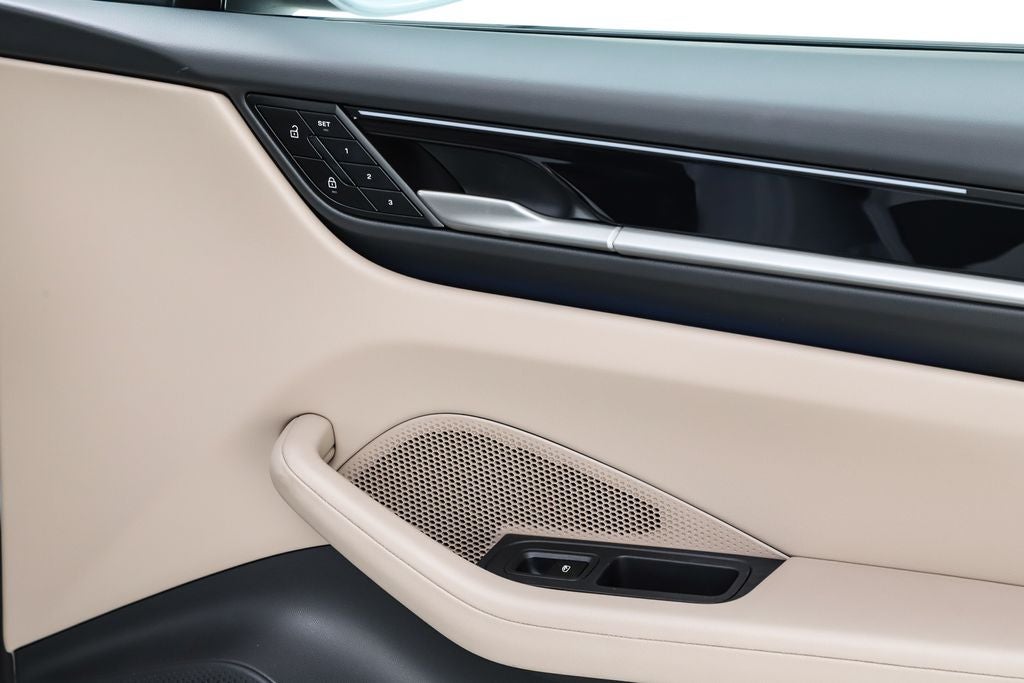 2025 Porsche Macan Electric 4S