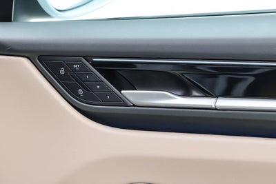 2025 Porsche Macan Electric 4S