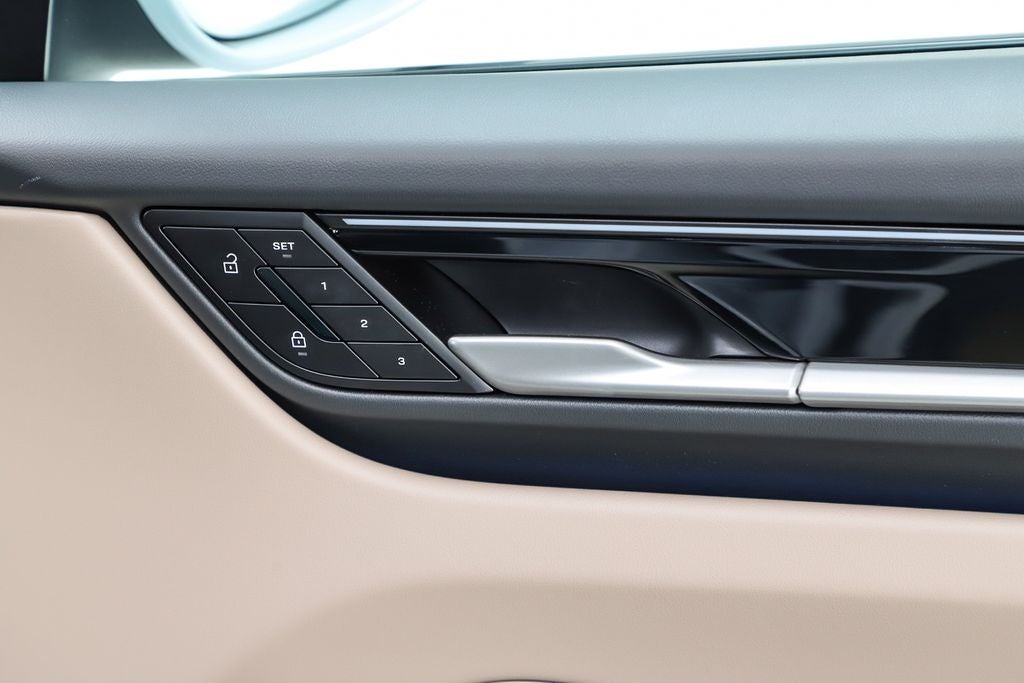 2025 Porsche Macan Electric 4S