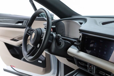 2025 Porsche Macan Electric 4S