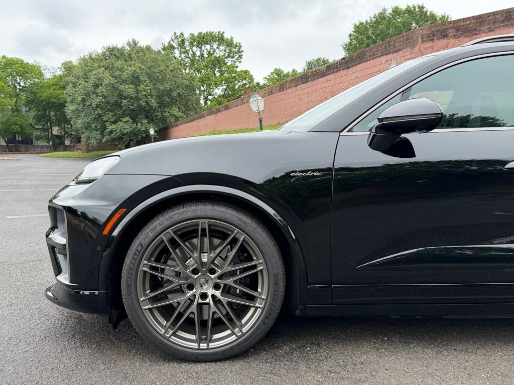 2025 Porsche Macan Electric Turbo