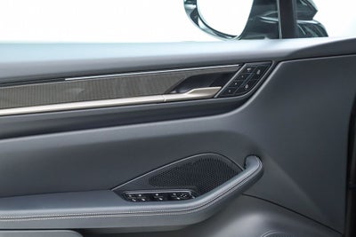 2025 Porsche Macan Electric Turbo