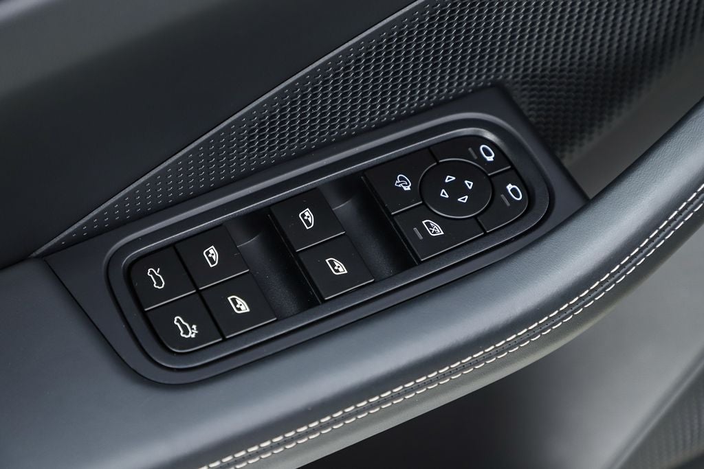 2025 Porsche Macan Electric Turbo