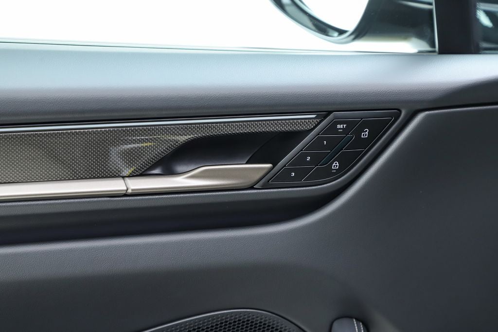2025 Porsche Macan Electric Turbo