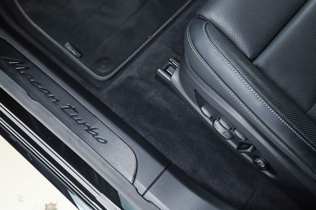 2025 Porsche Macan Electric Turbo