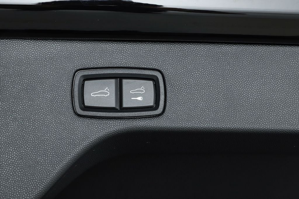 2025 Porsche Macan Electric Turbo