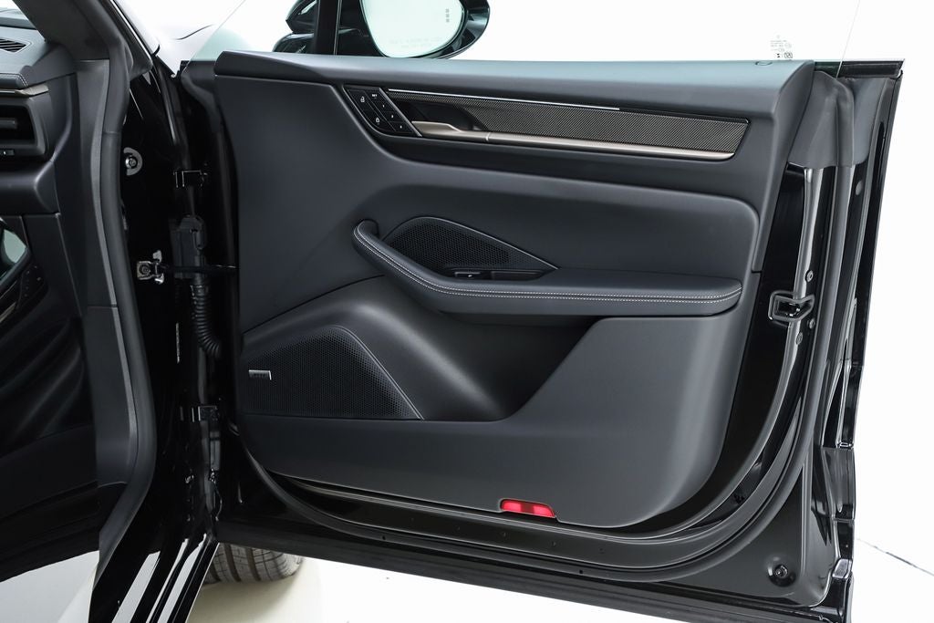 2025 Porsche Macan Electric Turbo