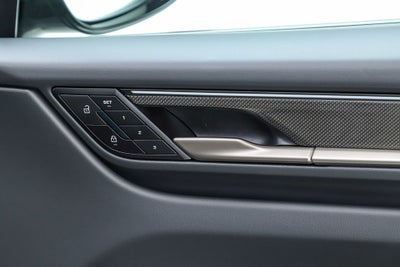 2025 Porsche Macan Electric Turbo