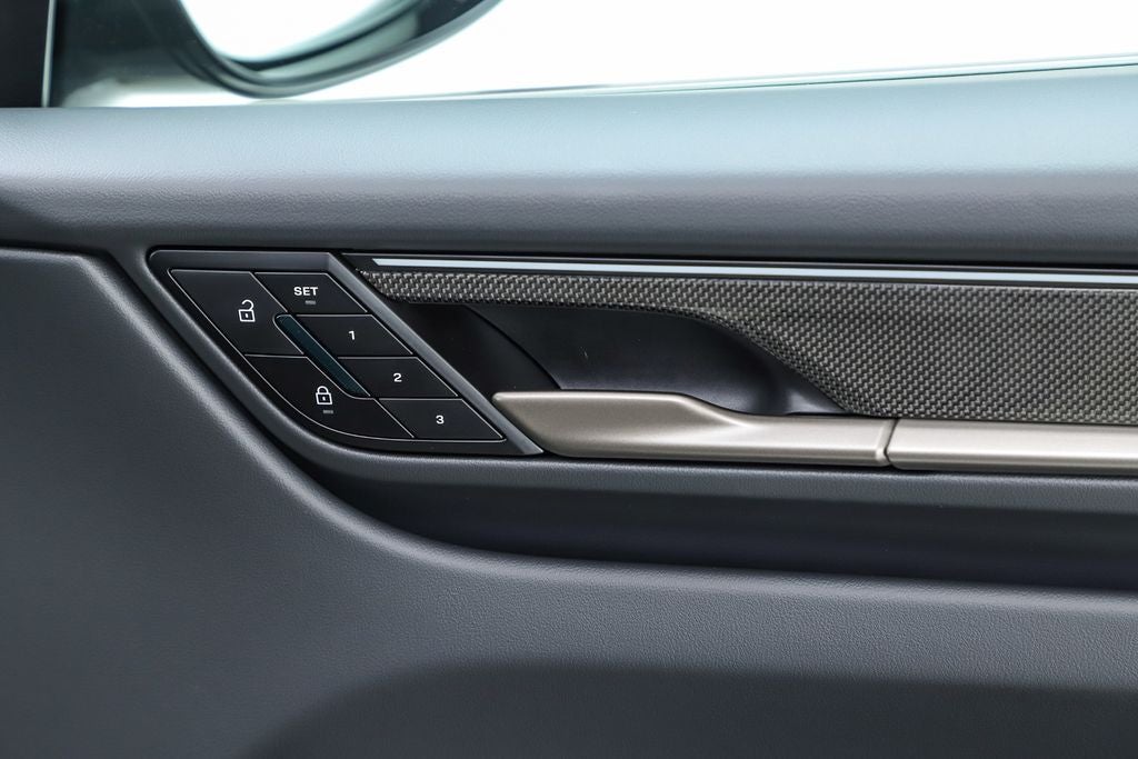 2025 Porsche Macan Electric Turbo