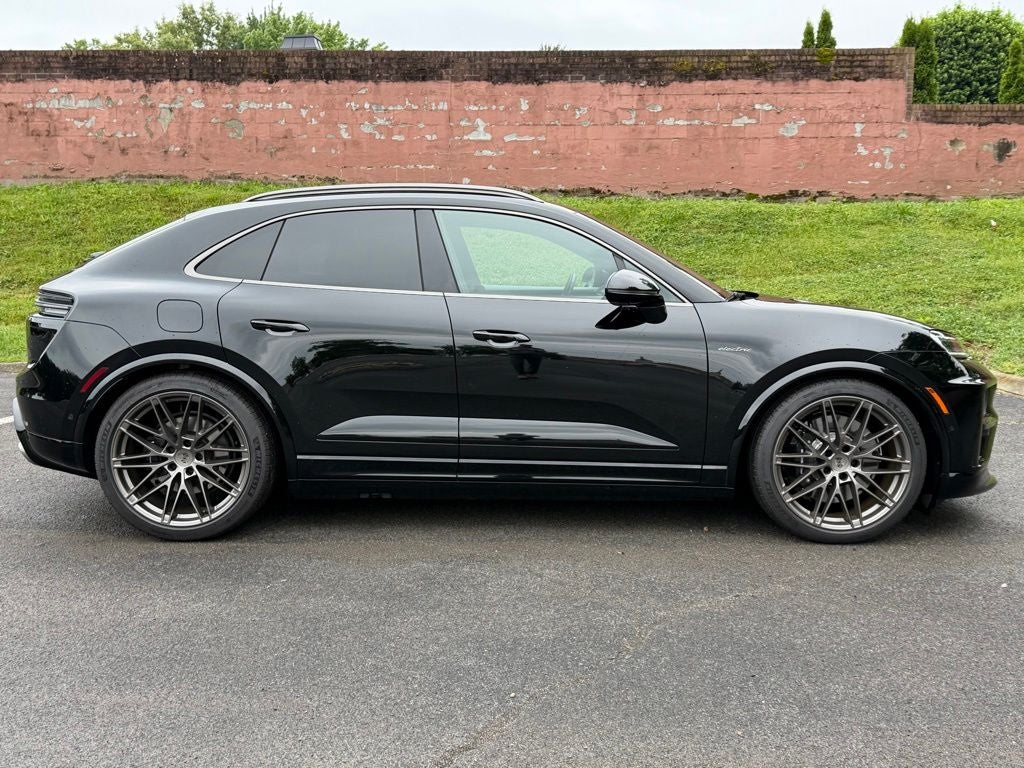 2025 Porsche Macan Electric Turbo