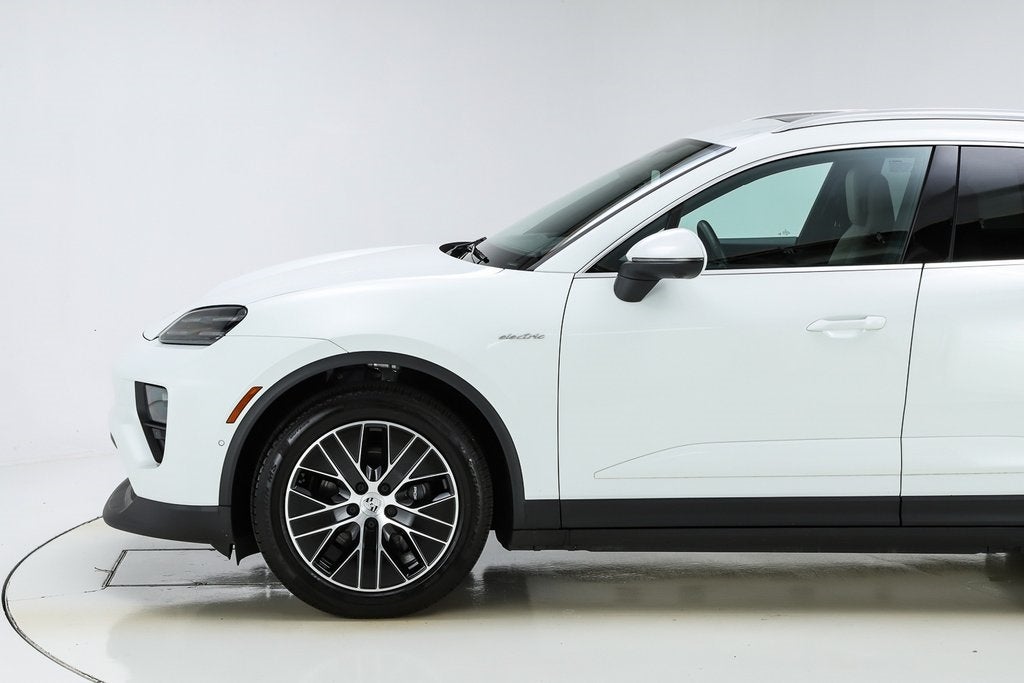 2025 Porsche Macan Electric Standard