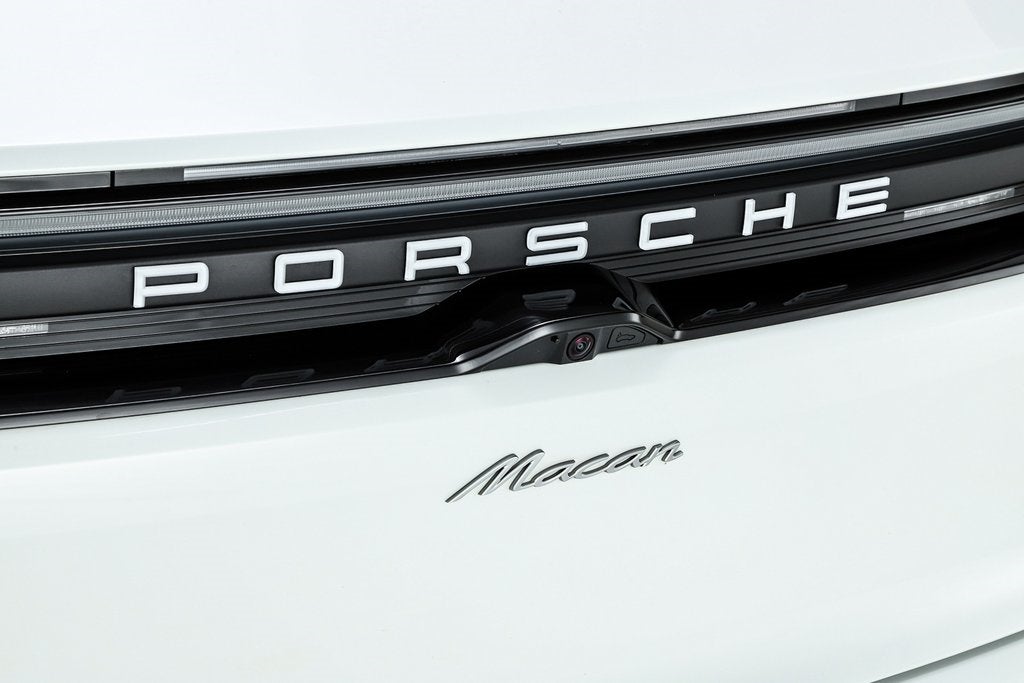 2025 Porsche Macan Electric Standard