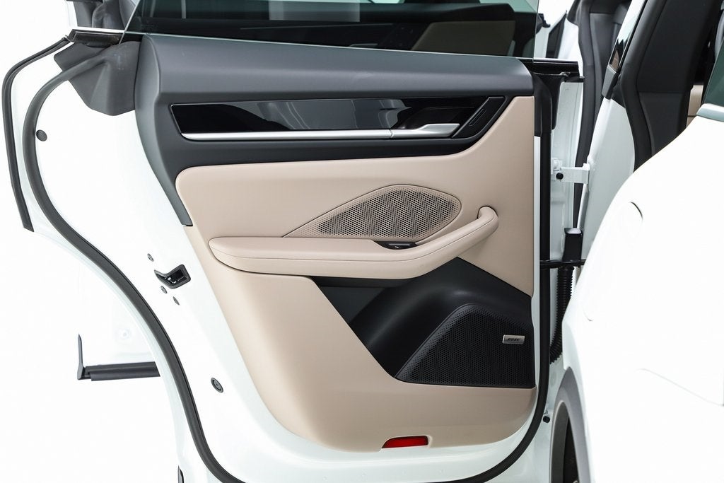 2025 Porsche Macan Electric Standard