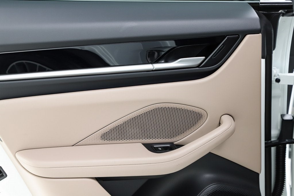 2025 Porsche Macan Electric Standard