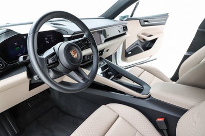 2025 Porsche Macan Electric Standard