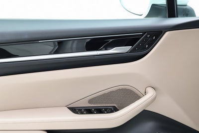 2025 Porsche Macan Electric Standard