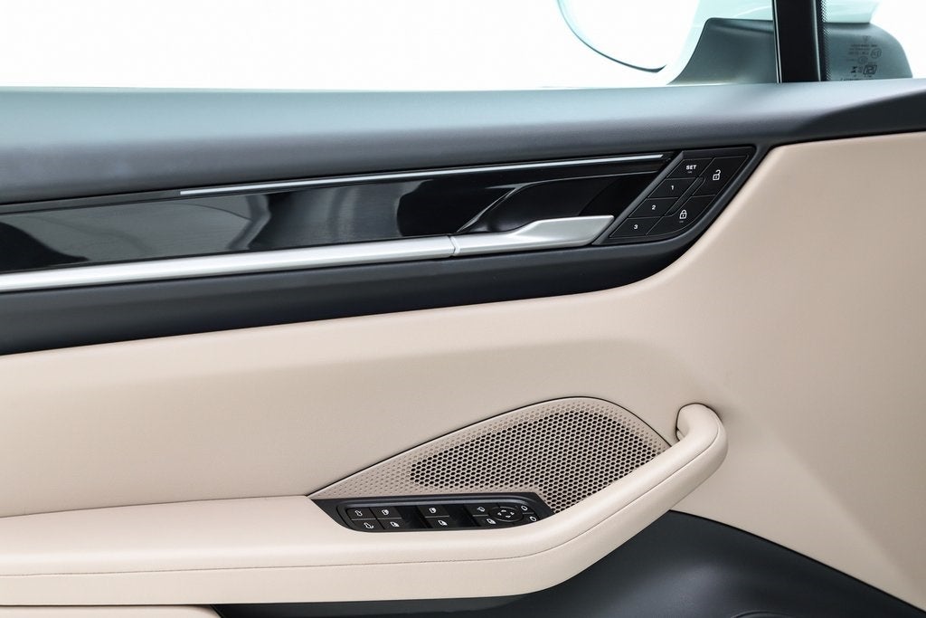 2025 Porsche Macan Electric Standard