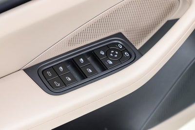 2025 Porsche Macan Electric Standard