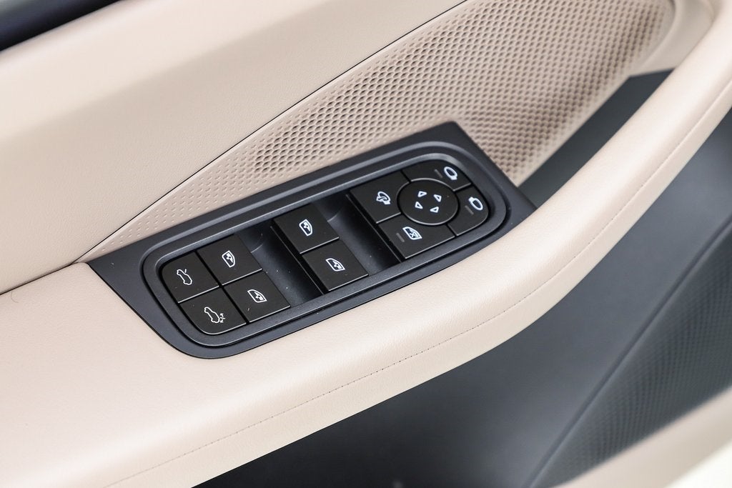 2025 Porsche Macan Electric Standard