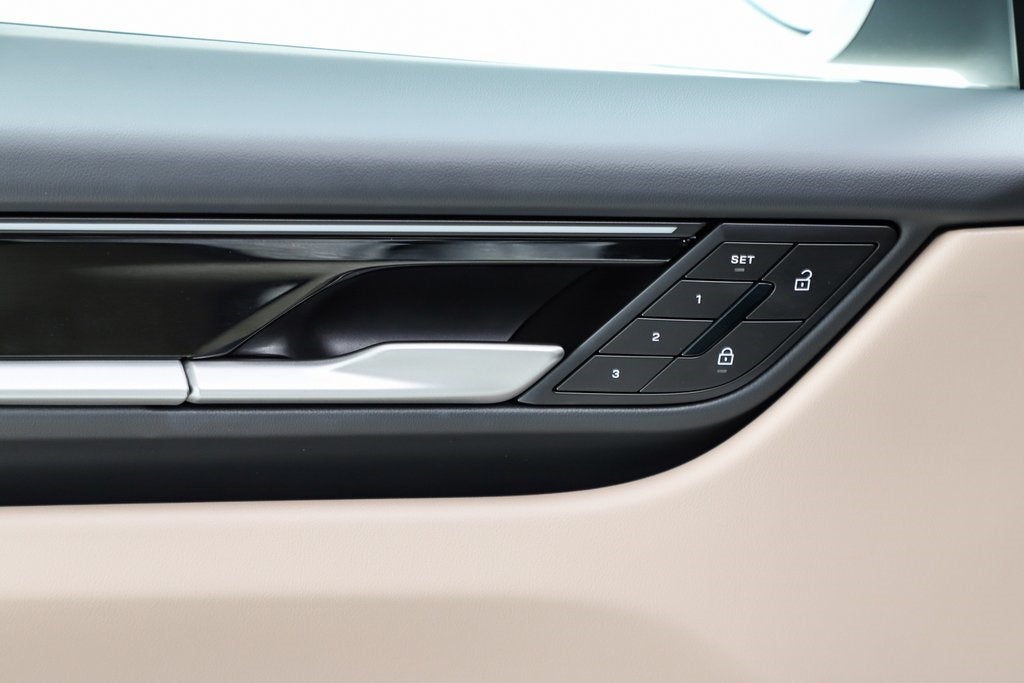 2025 Porsche Macan Electric Standard